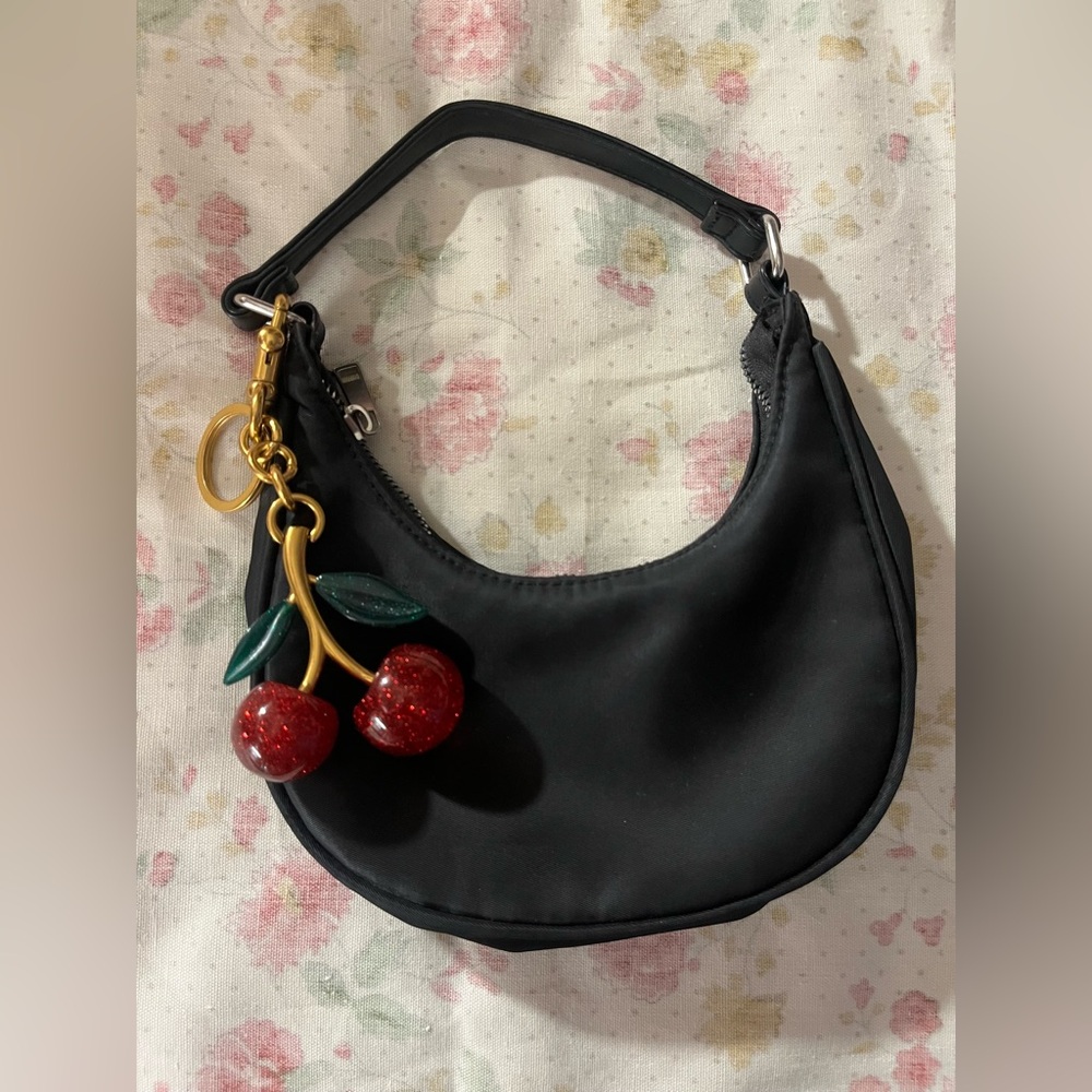 Black shoulder bag